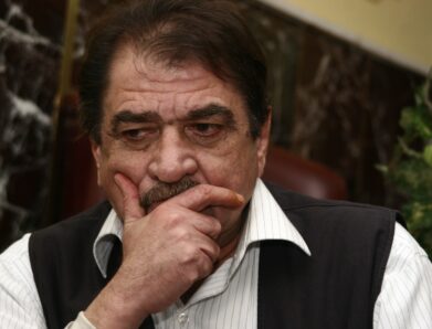 دروود بۆ ڕۆحی ئەو شاعیرەی هەتا مرد سەری لە لووتكەدا بوو!